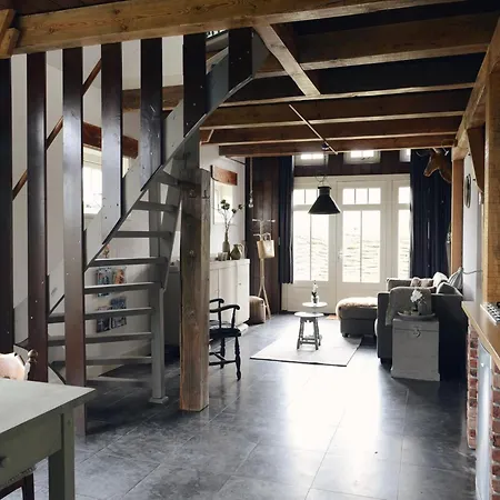 アパート Spacious With Garden *