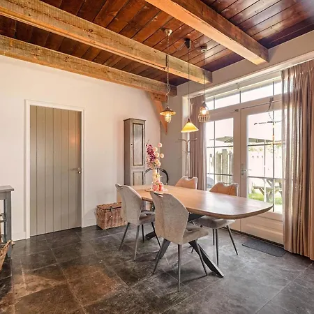 Spacious With Garden Apartment