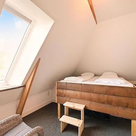 Spacious With Garden Apartment *